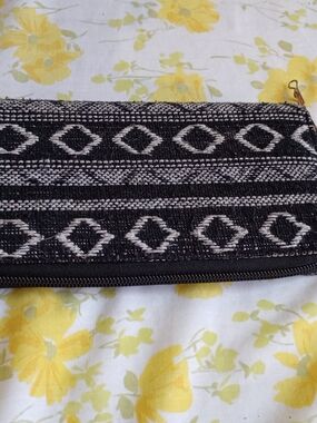 Black & Cream Woven Zip Wallet